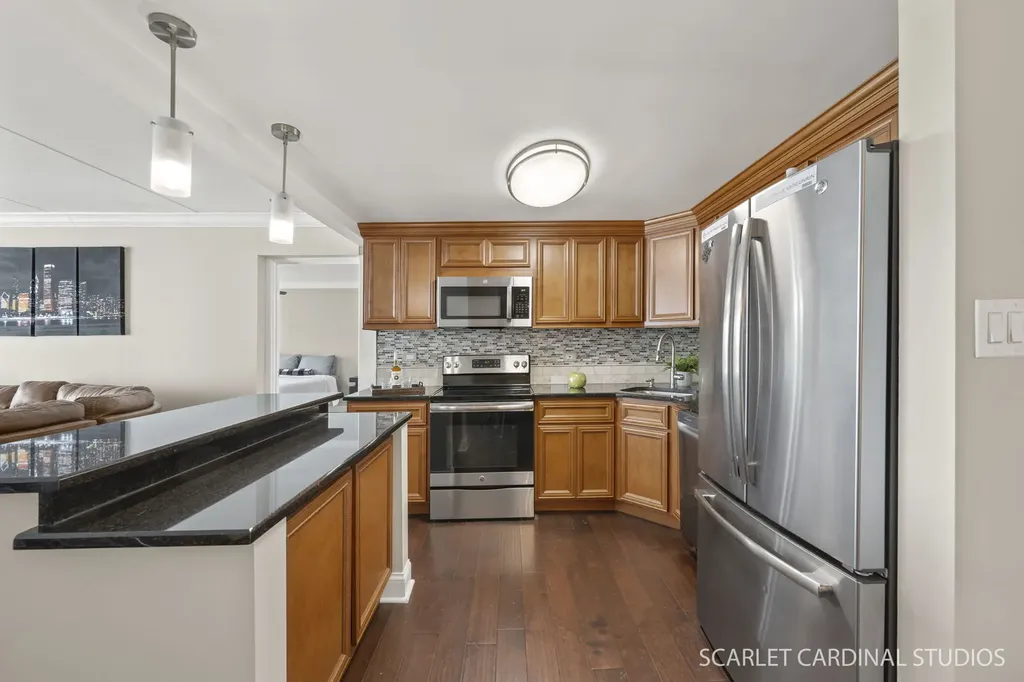 2005 Finley Road Lombard IL 60148