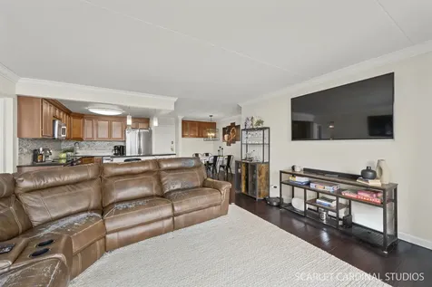 2005 Finley Road Lombard IL 60148