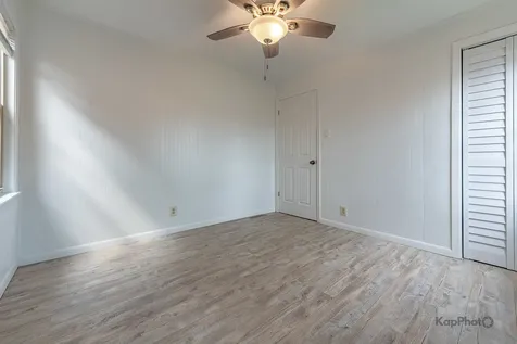 10933 South Avenue H Chicago IL 60617