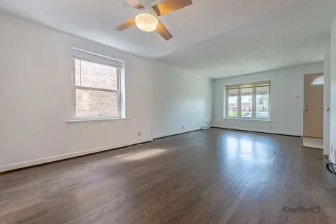 10933 South Avenue H Chicago IL 60617