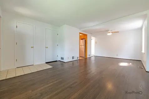 10933 South Avenue H Chicago IL 60617