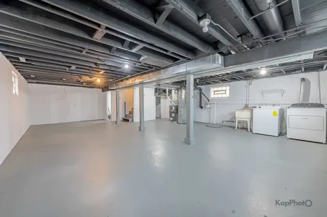 10933 South Avenue H Chicago IL 60617