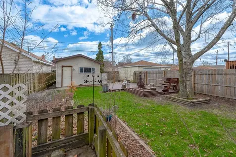 10933 South Avenue H Chicago IL 60617