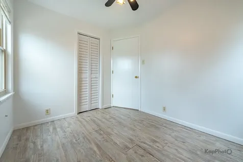 10933 South Avenue H Chicago IL 60617