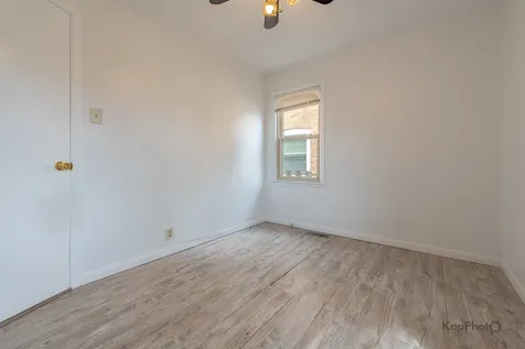 10933 South Avenue H Chicago IL 60617