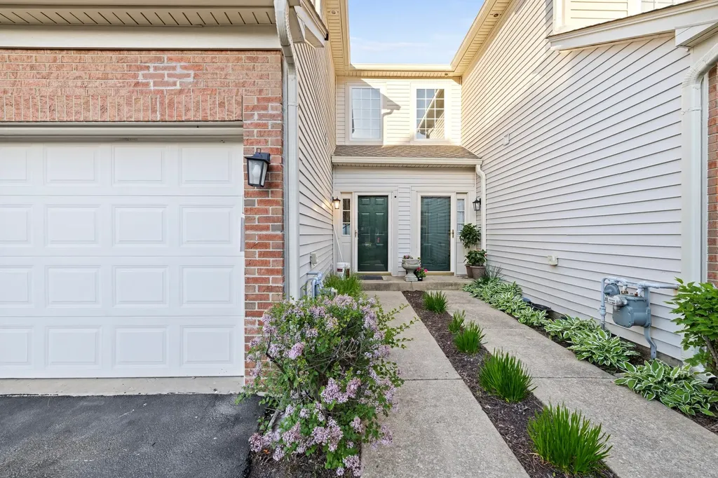 2247 Stoughton Drive Aurora IL 60502