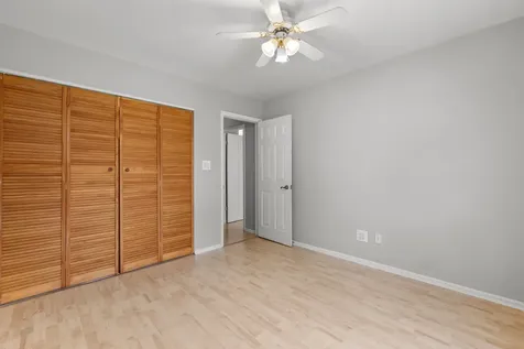146 Inverrary Lane Deerfield IL 60015