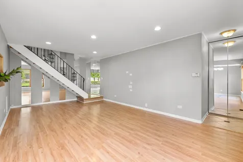 146 Inverrary Lane Deerfield IL 60015