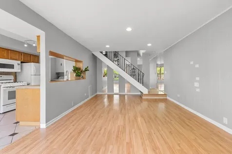 146 Inverrary Lane Deerfield IL 60015