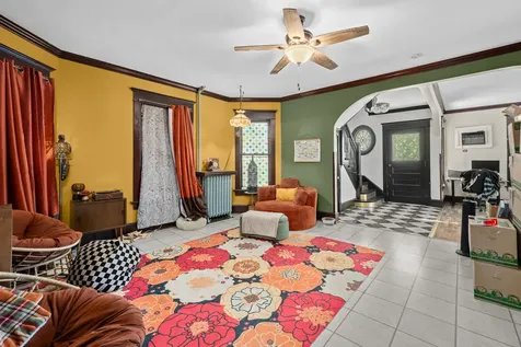 1004 13TH Avenue Moline IL 61265