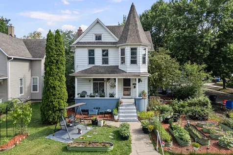 1004 13TH Avenue Moline IL 61265