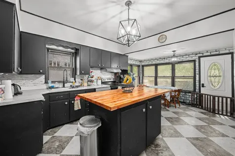 1004 13TH Avenue Moline IL 61265