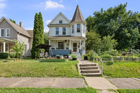 1004 13TH Avenue Moline IL 61265