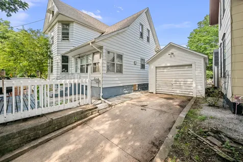 1004 13TH Avenue Moline IL 61265