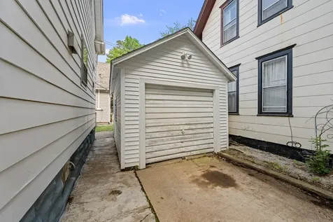 1004 13TH Avenue Moline IL 61265