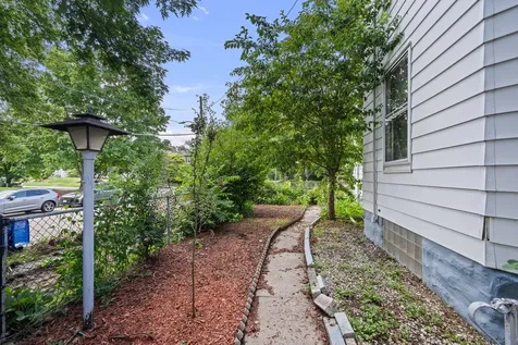 1004 13TH Avenue Moline IL 61265