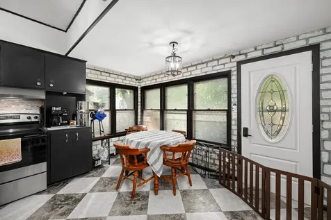 1004 13TH Avenue Moline IL 61265