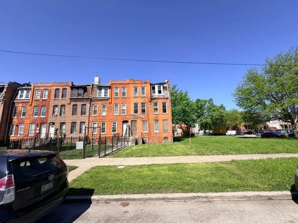 10506 South Maryland Avenue Chicago IL 60628