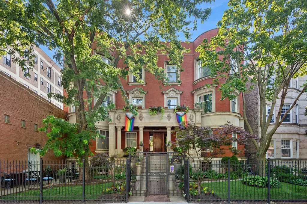 4536 North Sheridan Road Chicago IL 60640
