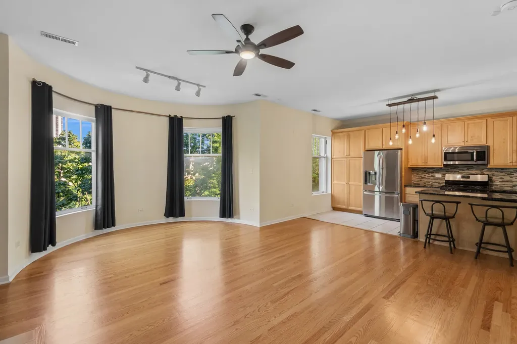4536 North Sheridan Road Chicago IL 60640
