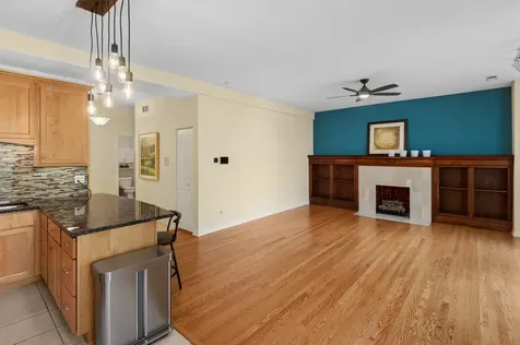 4536 North Sheridan Road Chicago IL 60640