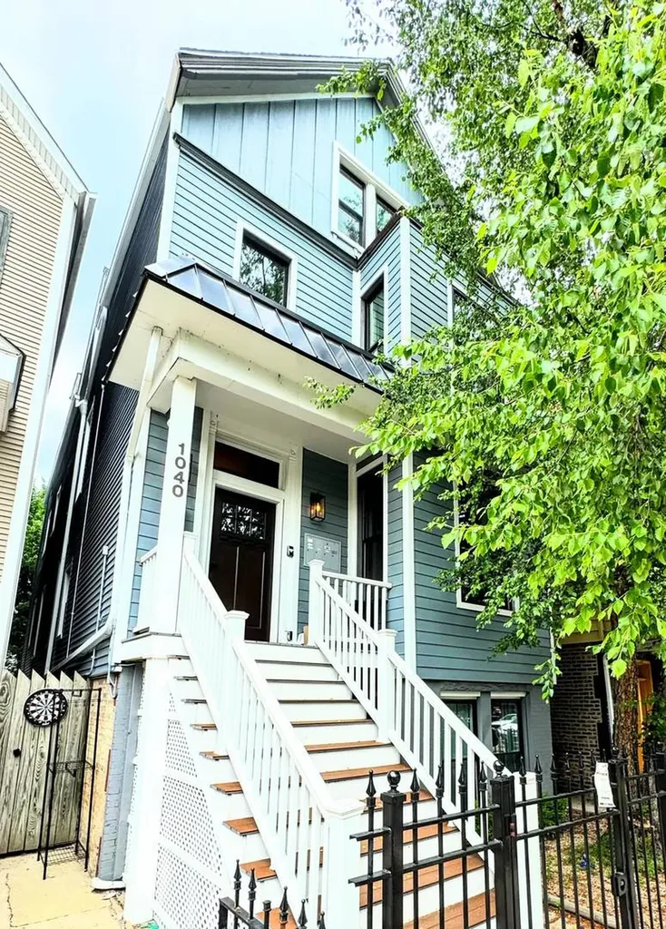 1040 West Roscoe Street Chicago IL 60657
