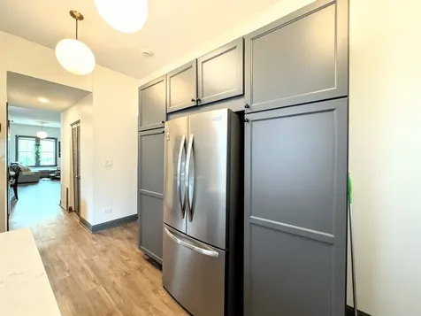 1040 West Roscoe Street Chicago IL 60657