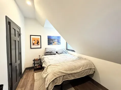 1040 West Roscoe Street Chicago IL 60657