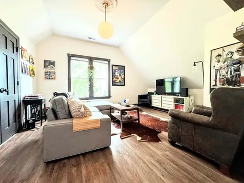 1040 West Roscoe Street Chicago IL 60657