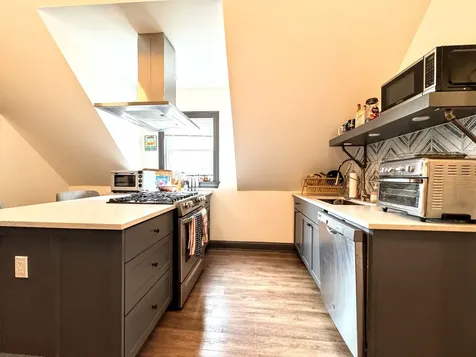 1040 West Roscoe Street Chicago IL 60657