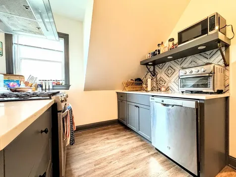 1040 West Roscoe Street Chicago IL 60657