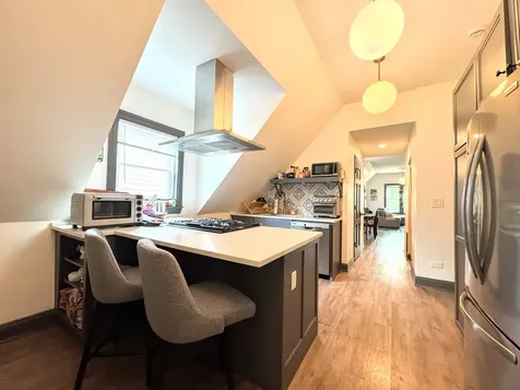 1040 West Roscoe Street Chicago IL 60657