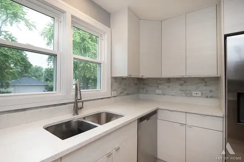 17903 Park Avenue Lansing IL 60438