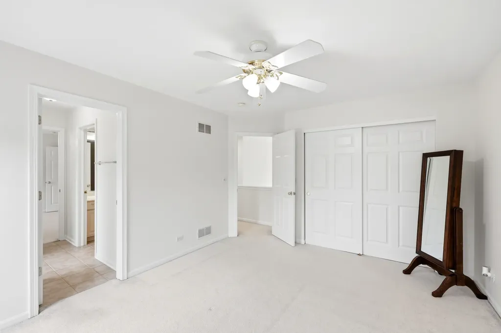 524 Camargo Club Drive Lake In The Hills IL 60156