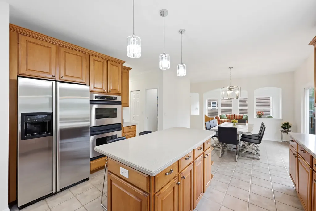 524 Camargo Club Drive Lake In The Hills IL 60156