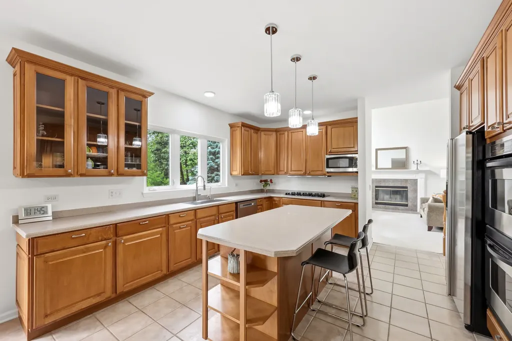 524 Camargo Club Drive Lake In The Hills IL 60156