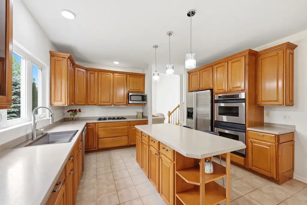 524 Camargo Club Drive Lake In The Hills IL 60156
