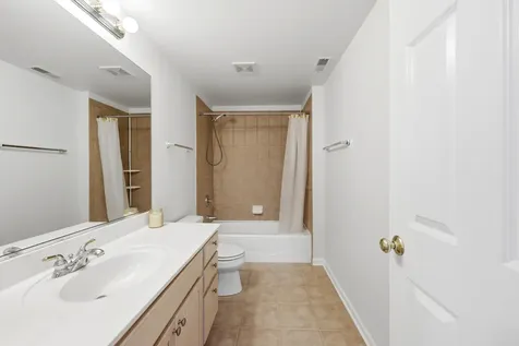 524 Camargo Club Drive Lake In The Hills IL 60156