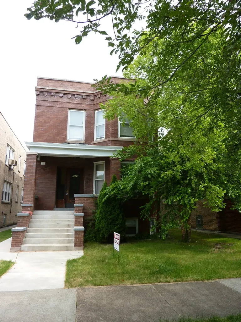 5226 West Hutchinson Street Chicago IL 60641