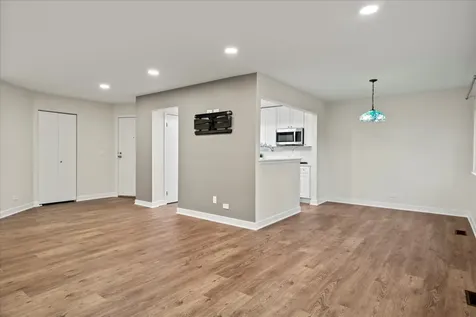 251 Appletree Court Buffalo Grove IL 60089