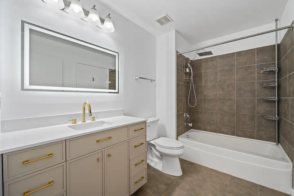 1000 North Kingsbury Street Chicago IL 60610