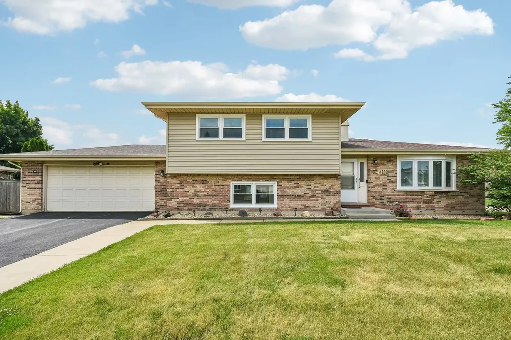 410 Flint Trail Carol Stream IL 60188