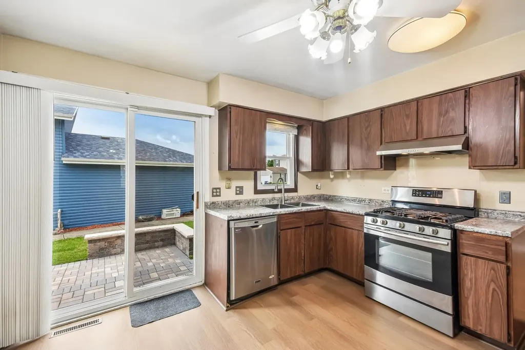 410 Flint Trail Carol Stream IL 60188