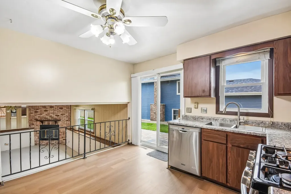 410 Flint Trail Carol Stream IL 60188