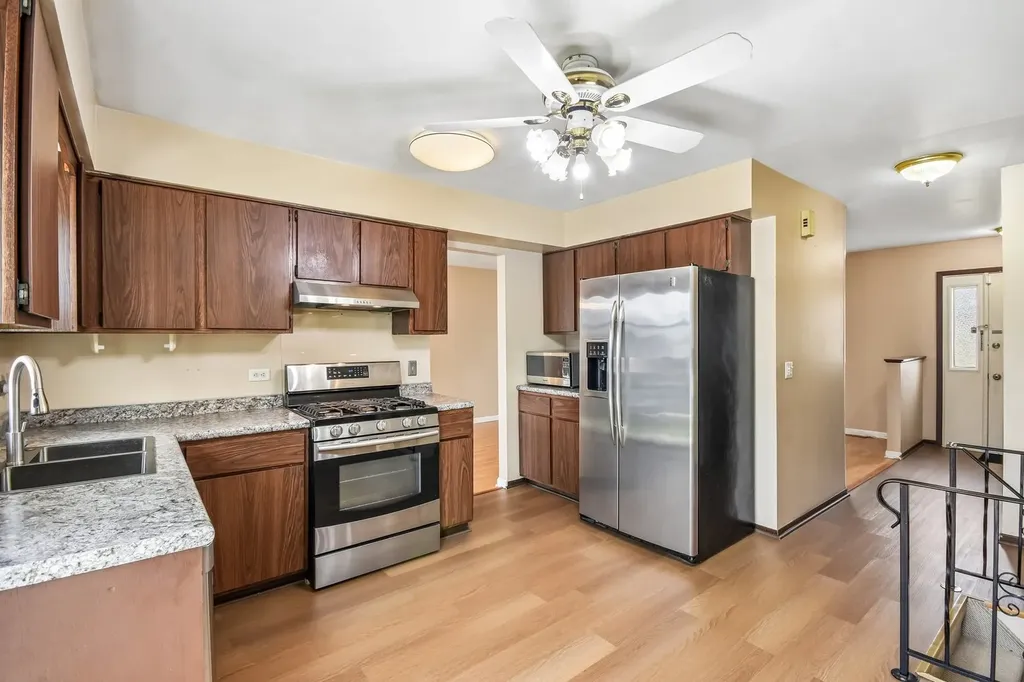 410 Flint Trail Carol Stream IL 60188