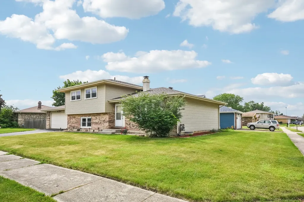 410 Flint Trail Carol Stream IL 60188