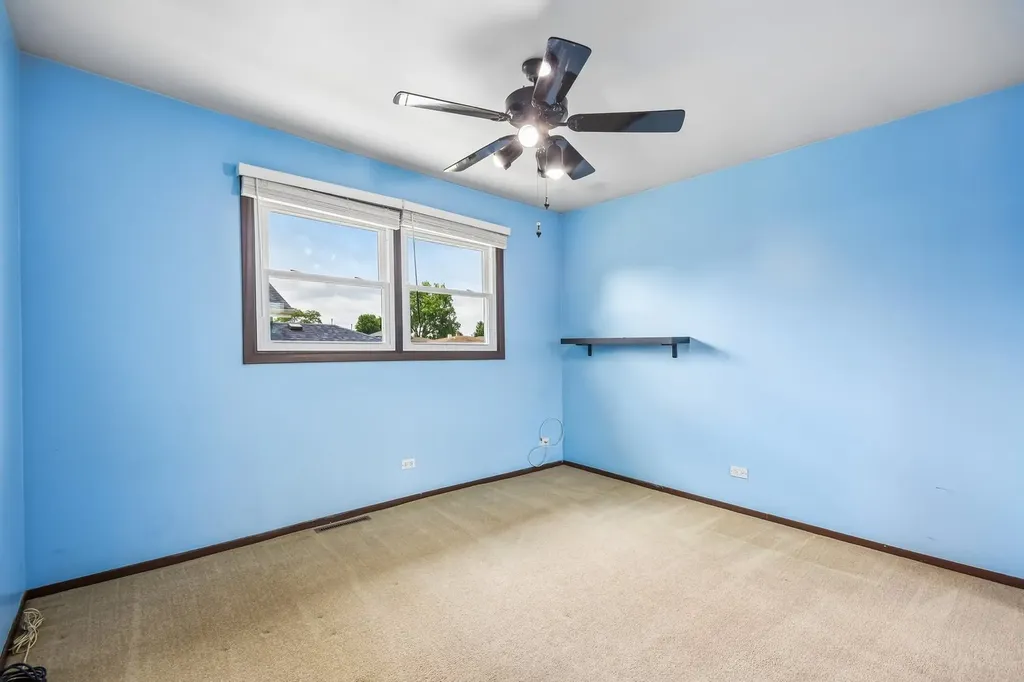410 Flint Trail Carol Stream IL 60188