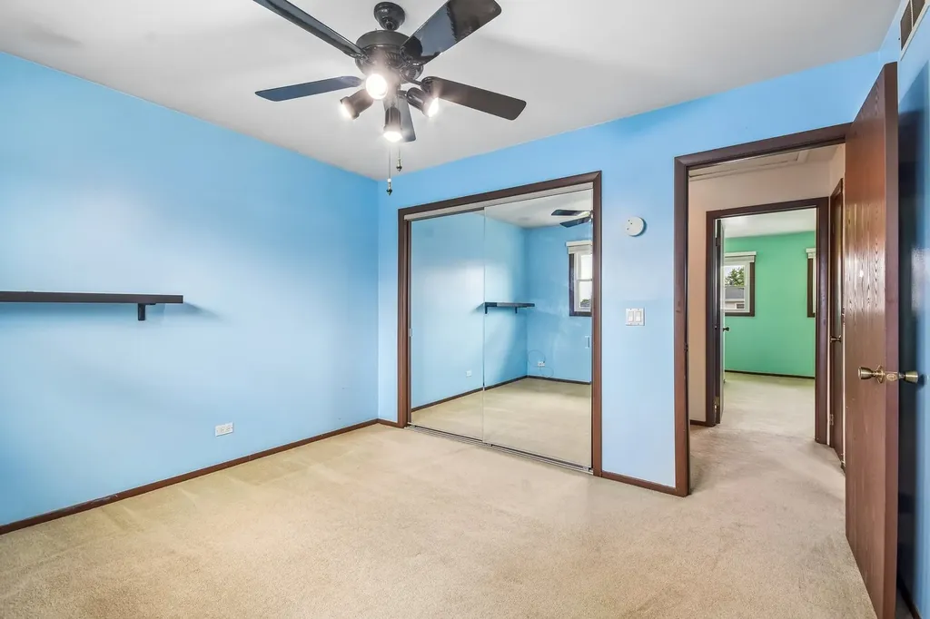 410 Flint Trail Carol Stream IL 60188