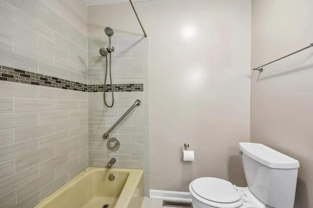 410 Flint Trail Carol Stream IL 60188