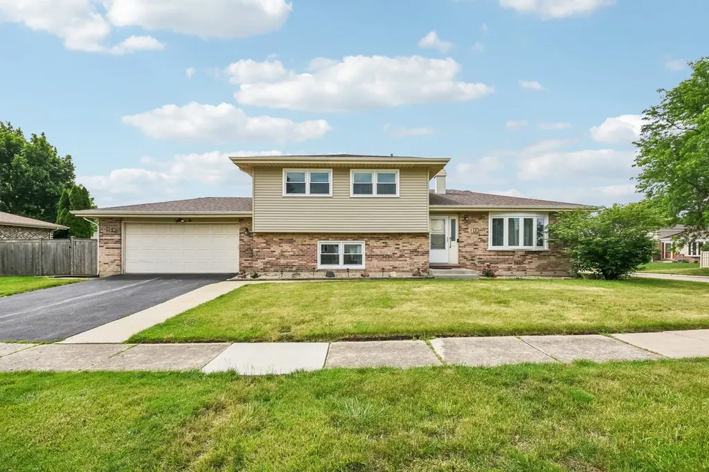 410 Flint Trail Carol Stream IL 60188
